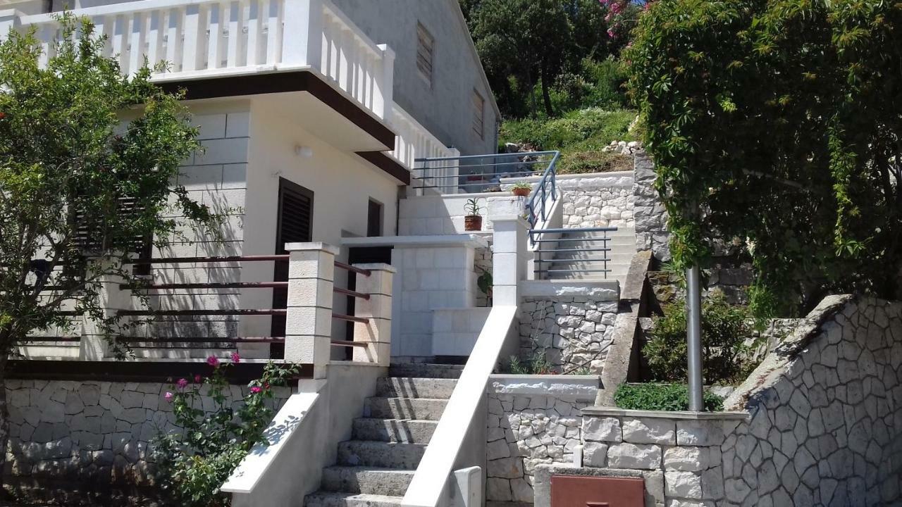 Apartment Mali Tare *