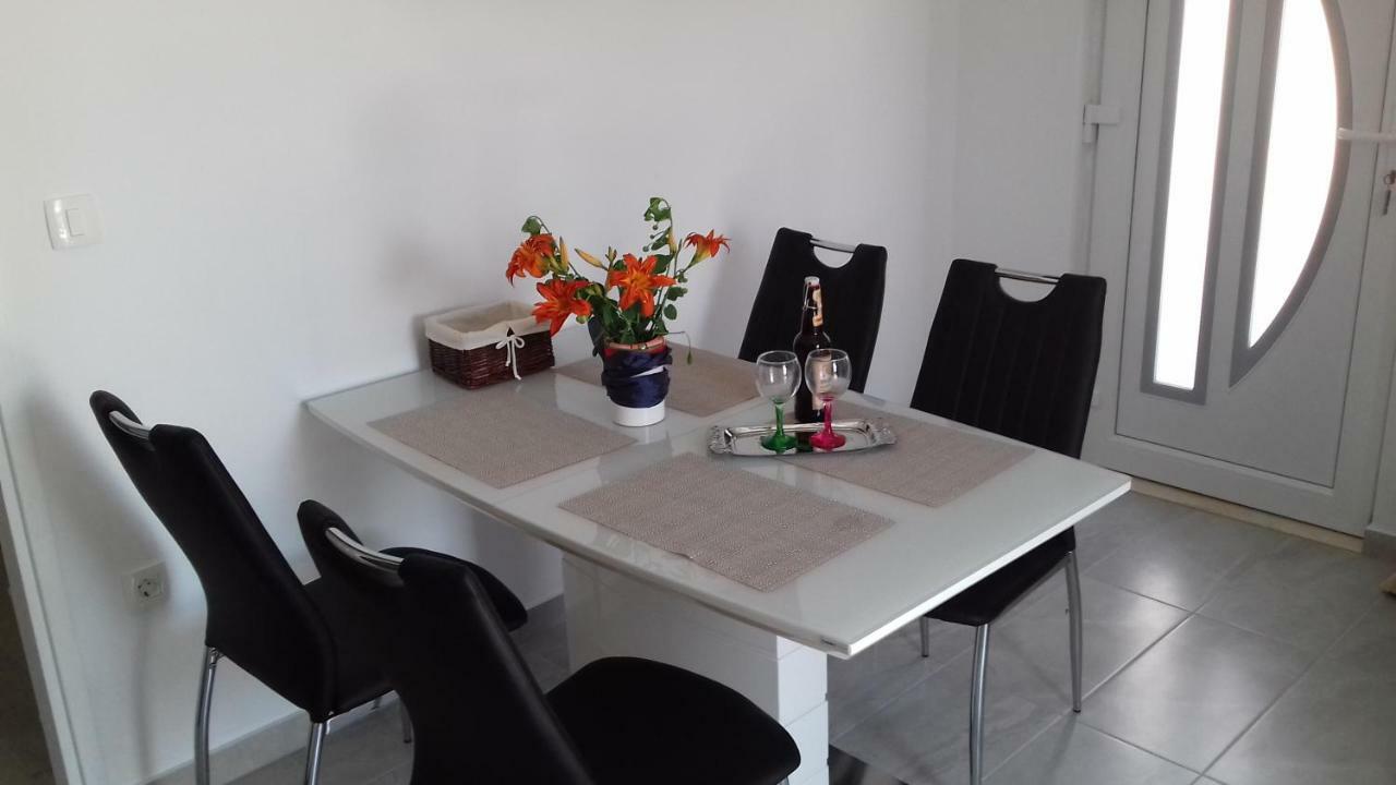 Apartment Mali Tare